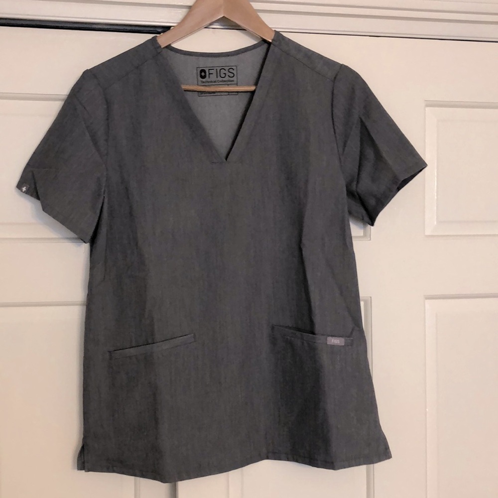 Figs scrub top in graphite grey